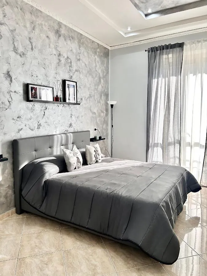 Casa Vacanze The Fortress Apartment Naples